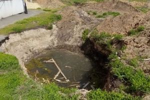 Глубокие ямы в Засечном не ограждают и не ликвидируют