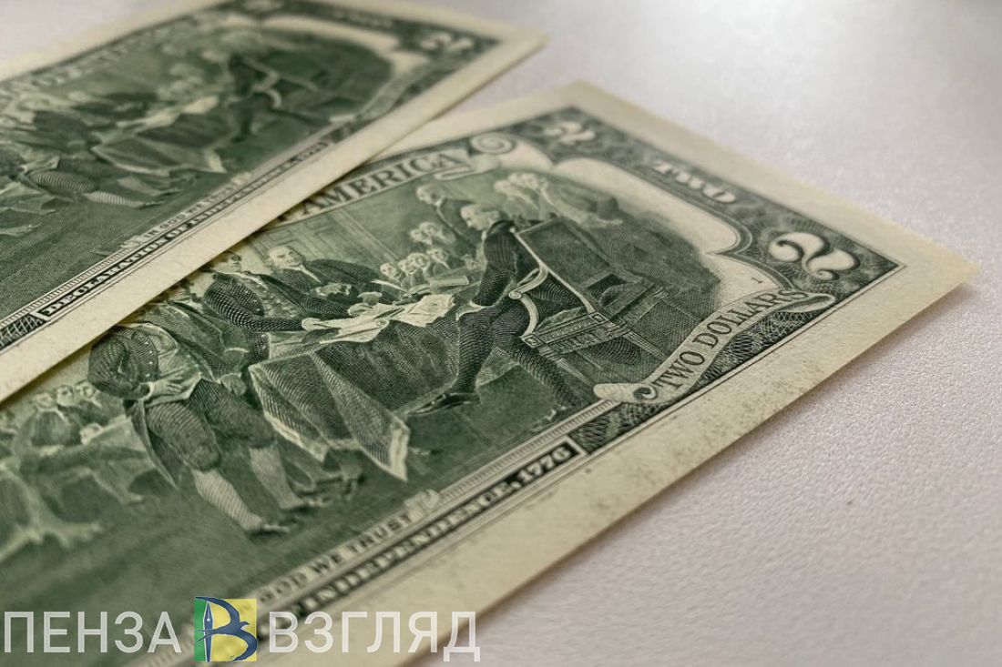 Пензенцам рассказали, смогут ли они продавать доллары и евро после новых санкций