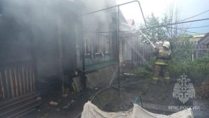 В Кузнецком районе из-за удара молнии загорелся дом