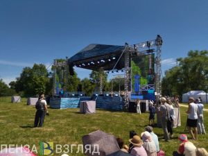 Пензенцы отмечают Лермонтовский праздник в «Тарханах» (0+)
