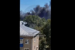 В Пензе на улице Металлистов загорелась кровля производственного помещения