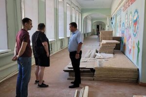 Глава Сердобского района Александр Бедикин оценил ход ремонта школы №1