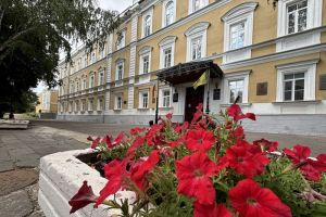 Комаров объяснил, зачем гимназию им. Белинского передают в ведение региона