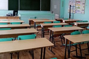 В школы Сосновоборского района поставили оборудование, ноутбуки и робота