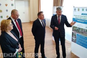 Лихачев, Скворцова и Мельниченко посетили перинатальный центр в Заречном