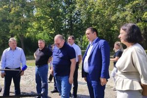 Олег Мельниченко оценил ход ремонта в общежитии колледжа в Земетчинском районе