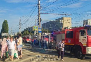 Пензенцы сообщили о нескольких пожарных машинах возле ТЦ в Арбекове