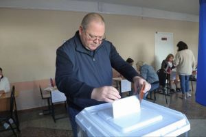 Губернатор Олег Мельниченко проголосовал на выборах депутатов пензенской Гордумы