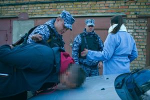 Мужчина ударил пензячку после просьбы перестать материться