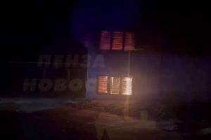 На Бекешской улице в Пензе ночью запылала трансформаторная будка