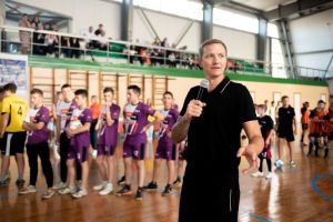 Роман Павлюченко провел мастер-класс для юных футболистов в Средней Елюзани
