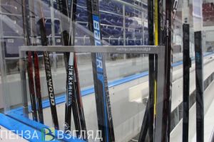 Вратарь «Каролины» Петр Кочетков сыграет в НХЛ в шлеме с изображением Пензы
