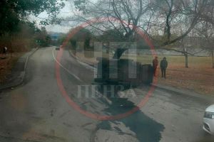 Около Дизельного завода в Пензе опрокинулся автомобиль