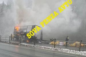 На федеральной трассе в Городищенском районе сгорел прицеп фуры