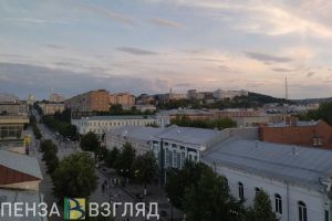 На жительницу Пензы с шестого этажа упала гантель