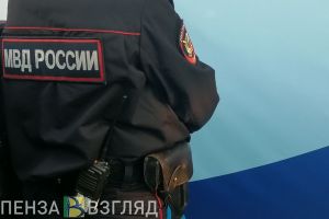 В Нижнеломовском районе мужчина душил супругу при ребенке