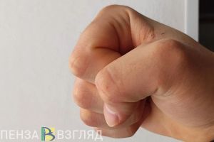 Кузнечанин хотел убить пенсионерку тростью за оказанную помощь