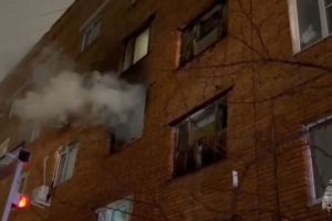 В Пензе на проспекте Строителей из огня спасли 16 взрослых и двух детей
