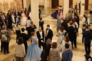 В Пензе состоялся благотворительный бал старшеклассников