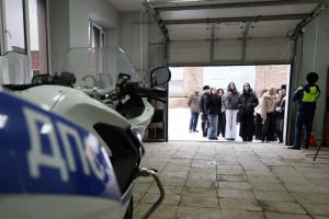 В Пензе сотрудники Госавтоинспекции провели экскурсию для учащихся колледжа