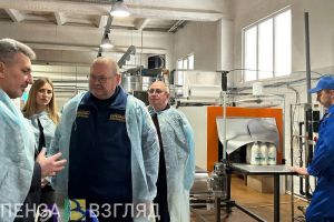 Мельниченко осмотрел предприятие по производству молока в Пачелмском районе