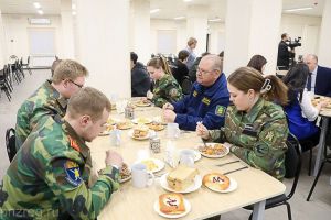 Мельниченко оценил качество питания в Пачелмском кадетском казачьем корпусе