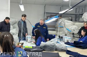 Олег Мельниченко посетил швейный цех в Сосновоборском районе