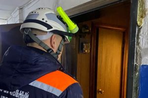 В Пензе спасатели вызволили из квартиры пожилую женщину