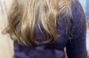 Подруга рассказала по секрету: проверенный способ разгладить одежду без утюга —  спасение для путешественников