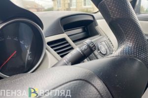 В Пензе на ул. Антонова возле нефтебазы машина улетела в кювет
