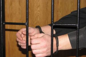 На Пензе-3 у двоих молодых людей в шапках нашли наркотики