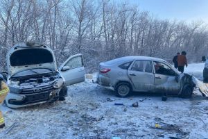 Опубликовано видео с места аварии с 2 погибшими в Пензенской области