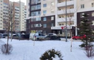 В Пензе спасатели сняли труп с козырька многоквартирного дома