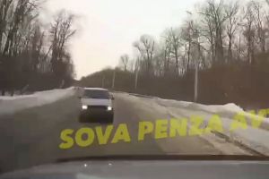 В Пензе сняли на видео момент жесткой аварии на улице Измайлова