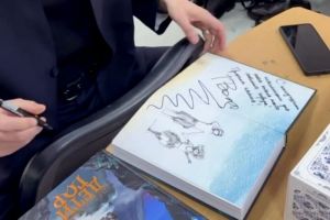 Павел Воля подарил пензенской библиотеке имени Лермонтова книги с автографом