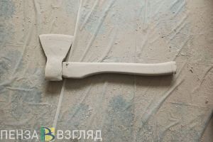 В Сосновоборском районе мужчина накинулся с топором на соседа