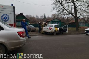 Скорая и МЧС приехали на место аварии на ул. Пушкина в Пензе