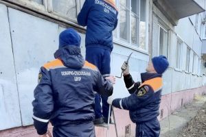 В Пензе спасатели вскрыли квартиру, где кричала женщина