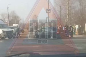 «Лоб в лоб»: в пензенских Ахунах произошла жесткая авария с пострадавшими