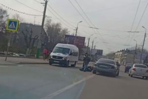 На улице Калинина в Пензе сняли видео со сбитым пешеходом