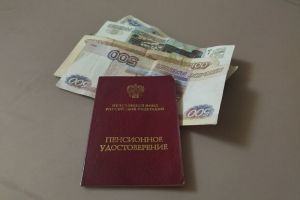У пенсионеров спишут деньги из пенсий: юрист объяснил сколько и почему