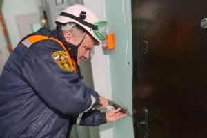Спасатели помогли пензячке выбраться из квартиры