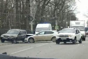 Пензенцы жалуются на пробку по улице Лермонтова и Маршала Крылова из-за ДТП