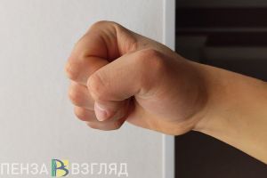 В Пензе несовершеннолетний ударил ожидавшую лифт пенсионерку