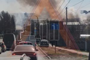 В Пензе образовалась пробка из-за пожара на улице Аустрина