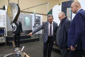 Мельниченко посетил в Могилеве компанию-партнер «Технолит»
