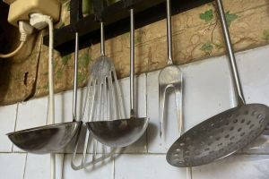 Куриные рулетики в маринаде — внутри начинка, которая покорит сердца гурманов