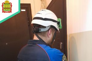 В Засечном спасатели вызволили из квартиры трехлетнего ребенка