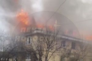 Появилось видео, как в Пензе на улице Столярной полыхает дом