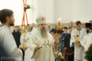 Пасхальные богослужения, гуманитарный груз и дорожная метеостанция: новости Пензы и области за 18 апреля